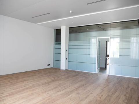 коммерческая по адресу Київська ул., 19а