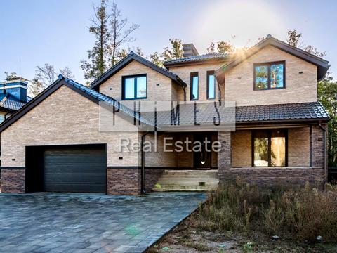 будинок за адресою Набережна вул.