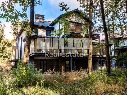 будинок за адресою Набережна вул.