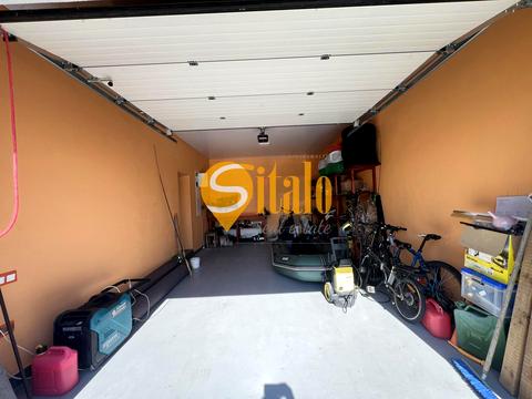 будинок за адресою Центральна вул.