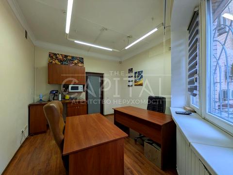 комерційна за адресою Володимира Івасюка просп. (Героїв Сталінграду), 4