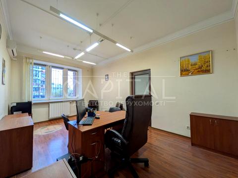 комерційна за адресою Володимира Івасюка просп. (Героїв Сталінграду), 4