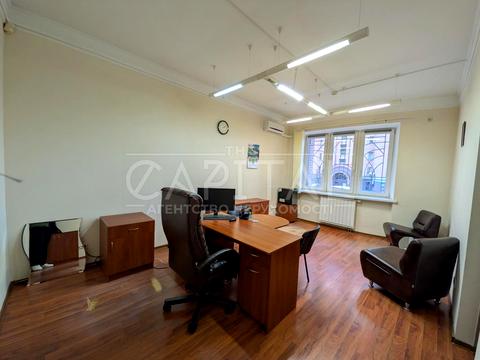 комерційна за адресою Володимира Івасюка просп. (Героїв Сталінграду), 4