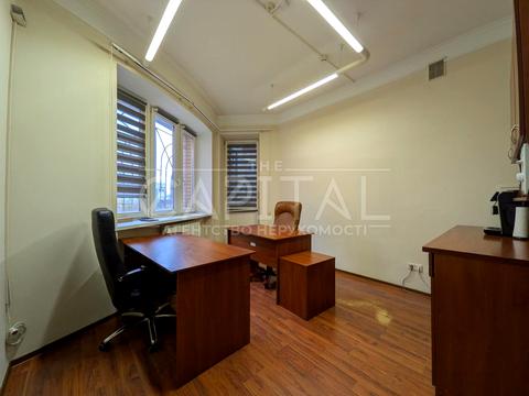 комерційна за адресою Володимира Івасюка просп. (Героїв Сталінграду), 4