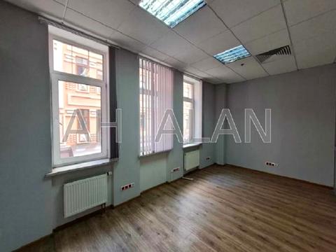 коммерческая по адресу Верхній Вал ул., 4