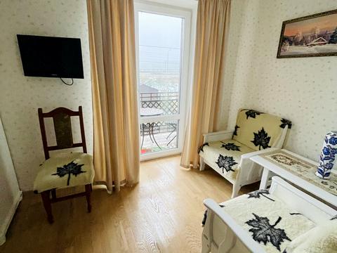 будинок за адресою с. Зимна Вода, бічна Миру вул.