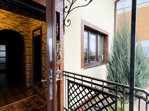 будинок за адресою с. Зимна Вода, бічна Миру вул.