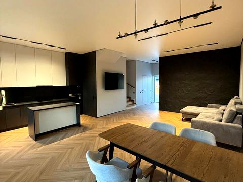 дом по адресу Киев, Піддубна, 9