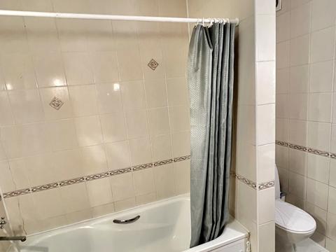 квартира за адресою Митрополита Шептицького вул., 1