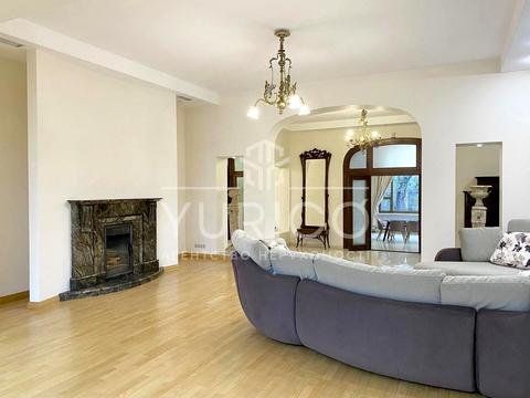 будинок за адресою Анатолія Солов'яненка вул.