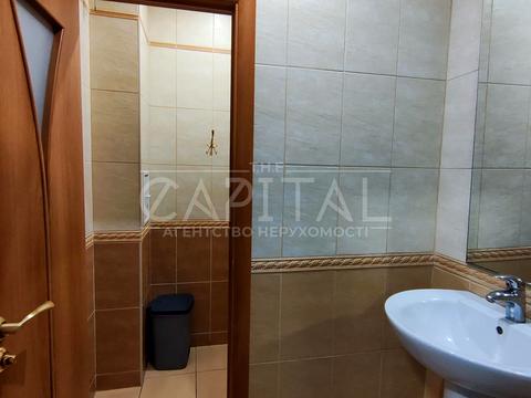 комерційна за адресою Польова вул., 24