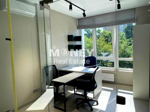 комерційна за адресою Жилянська вул., 68