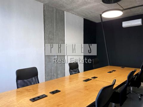 комерційна за адресою Андрія Верхогляда вул. (Михайла Драгомирова), 15