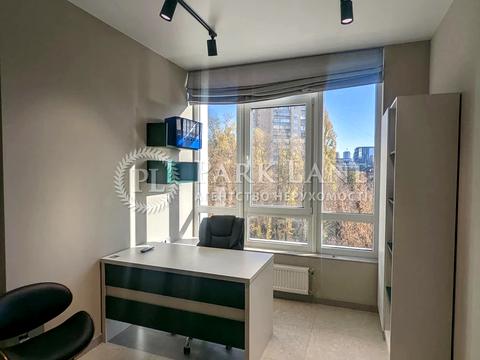 комерційна за адресою Жилянська вул., 68