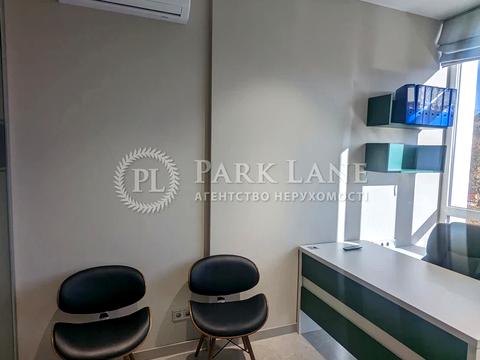 комерційна за адресою Жилянська вул., 68