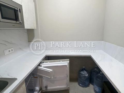 комерційна за адресою Жилянська вул., 68