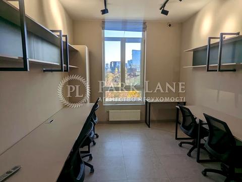 комерційна за адресою Жилянська вул., 68