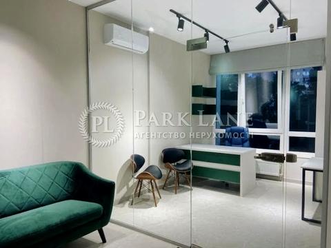 комерційна за адресою Жилянська вул., 68