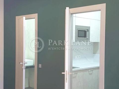 комерційна за адресою Жилянська вул., 68