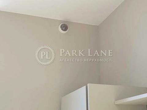 комерційна за адресою Жилянська вул., 68