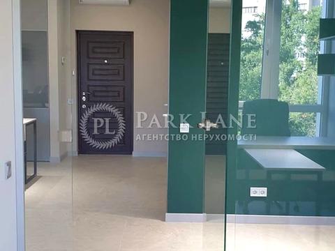 комерційна за адресою Жилянська вул., 68