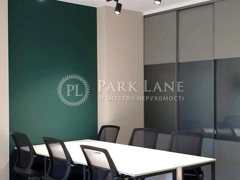 комерційна за адресою Жилянська вул., 68