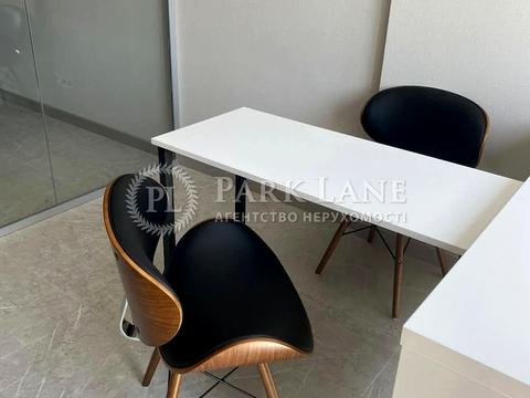 комерційна за адресою Жилянська вул., 68