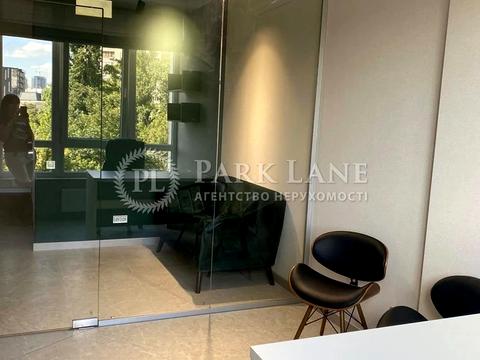 комерційна за адресою Жилянська вул., 68