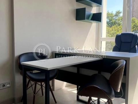 комерційна за адресою Жилянська вул., 68