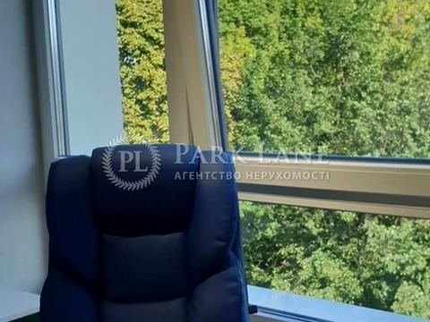 комерційна за адресою Жилянська вул., 68