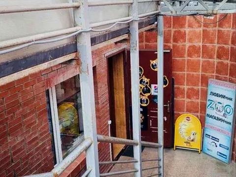 комерційна за адресою Анни Ахматової вул., 13