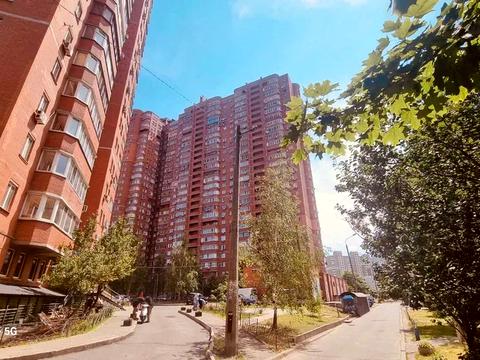 комерційна за адресою Анни Ахматової вул., 13