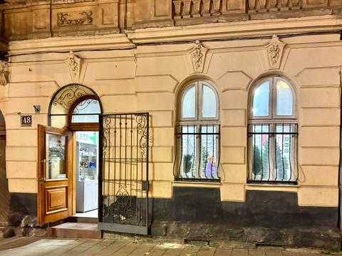 комерційна за адресою Богдана Хмельницького вул., 48