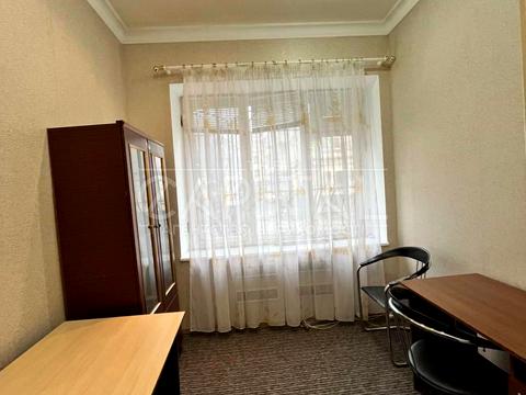 комерційна за адресою Інститутська вул., 22/7