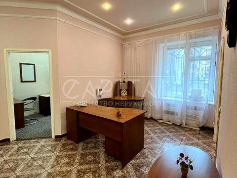 комерційна за адресою Інститутська вул., 22/7