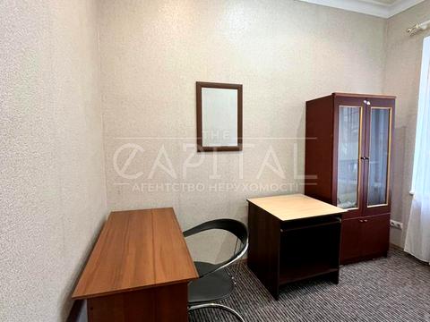 комерційна за адресою Інститутська вул., 22/7