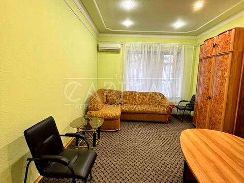 комерційна за адресою Інститутська вул., 22/7