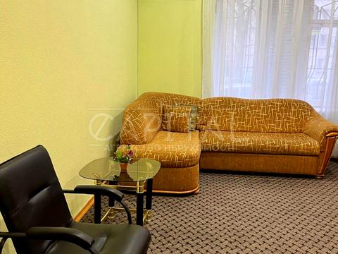 комерційна за адресою Інститутська вул., 22/7