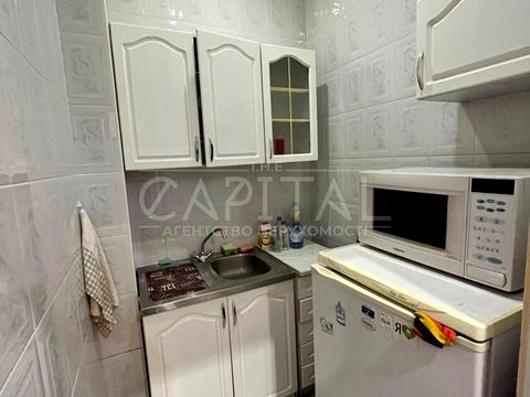 комерційна за адресою Інститутська вул., 22/7