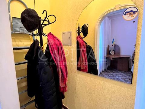 комерційна за адресою Інститутська вул., 22/7