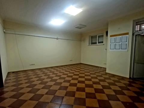 комерційна за адресою Лесі Українки вул., 11