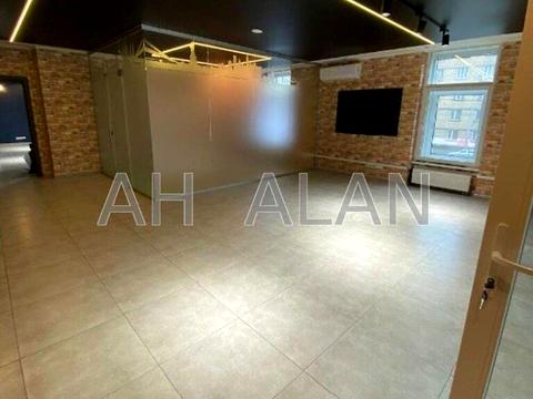 комерційна за адресою Борщагівська вул., 206