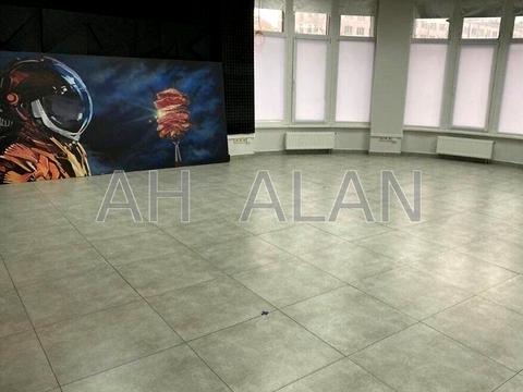 комерційна за адресою Борщагівська вул., 206