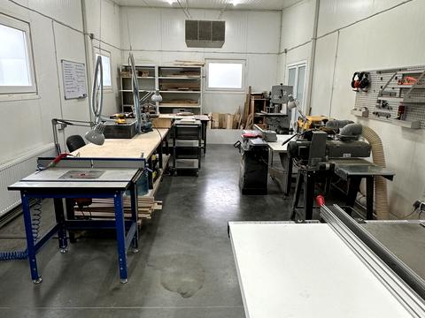 коммерческая по адресу Січова ул., 75