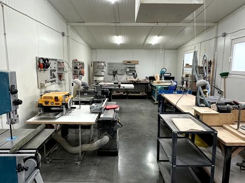 коммерческая по адресу Січова ул., 75