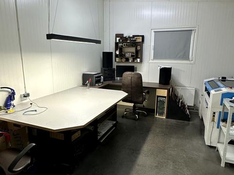 коммерческая по адресу Січова ул., 75