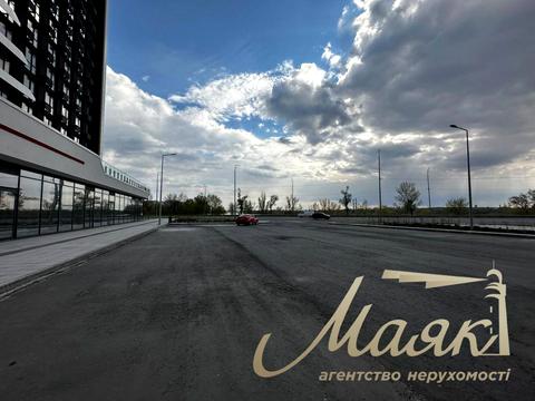 комерційна за адресою Київ, Дніпровська набережна вул., 4
