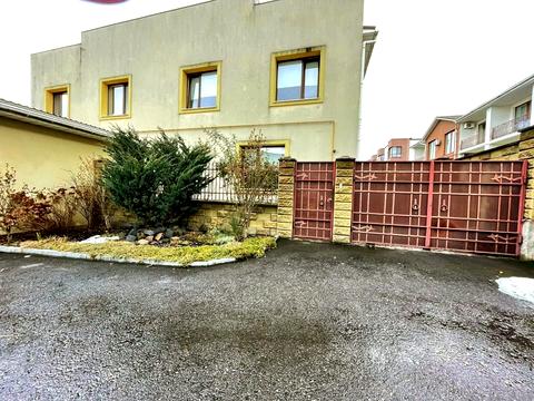 будинок за адресою Щаслива вул.