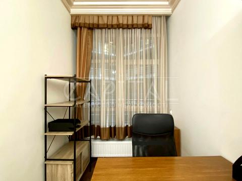 комерційна за адресою Євгена Коновальця вул. (Щорса), 36