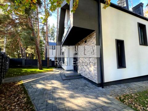 будинок за адресою Анни Ярославни вул.